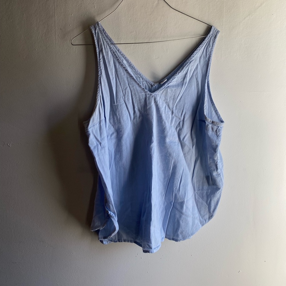 Old Navy tank top, size medium.